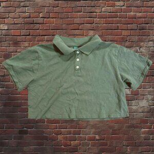 Green cropped polo shirt #cropped #polo #cute #formal #buttonup